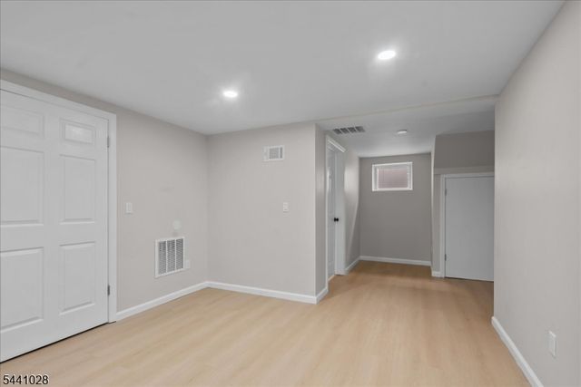 35 W End Ave, Newark City, NJ 07106
