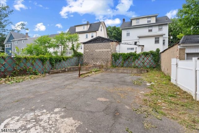 35 W End Ave, Newark City, NJ 07106