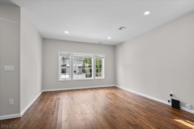 35 W End Ave, Newark City, NJ 07106
