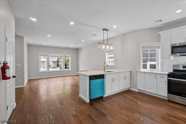 35 W End Ave, Newark City, NJ 07106