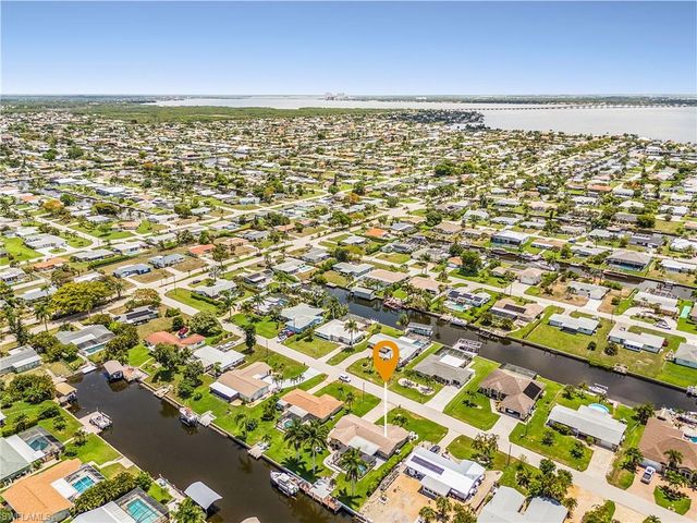 3022 SE 17th PL, Cape Coral, FL 33904