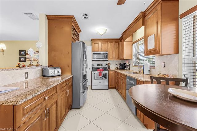 3022 SE 17th PL, Cape Coral, FL 33904