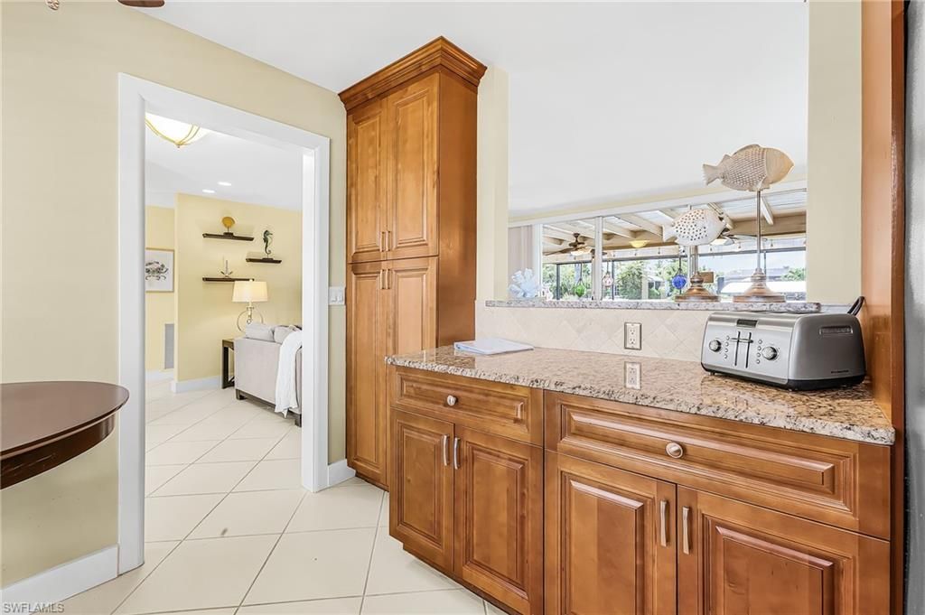 Image 10 of property listing at 3022 SE 17th PL, Cape Coral, FL 33904