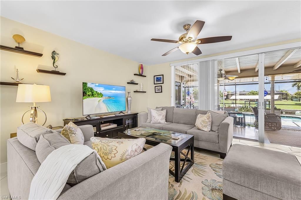 Image 12 of property listing at 3022 SE 17th PL, Cape Coral, FL 33904