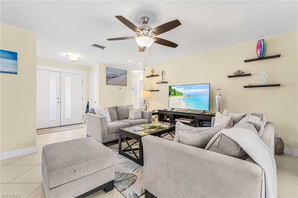 Image 13 of property listing at 3022 SE 17th PL, Cape Coral, FL 33904