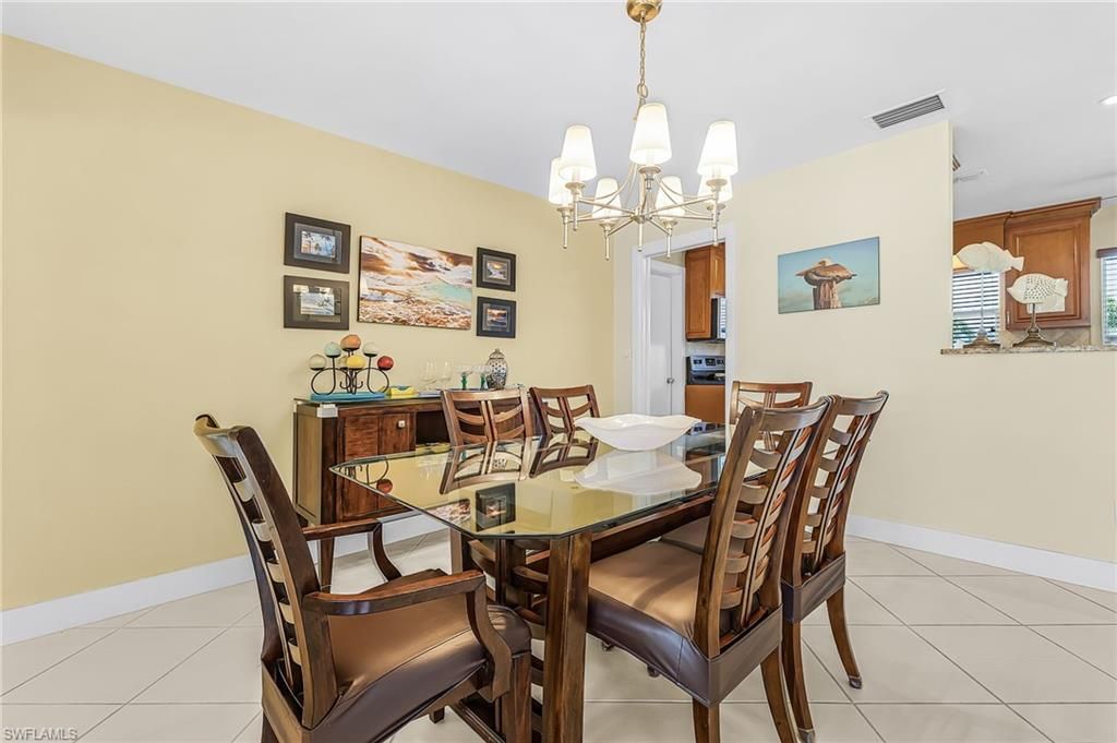 Image 14 of property listing at 3022 SE 17th PL, Cape Coral, FL 33904