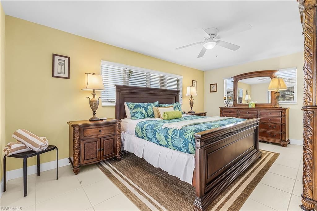 Image 16 of property listing at 3022 SE 17th PL, Cape Coral, FL 33904
