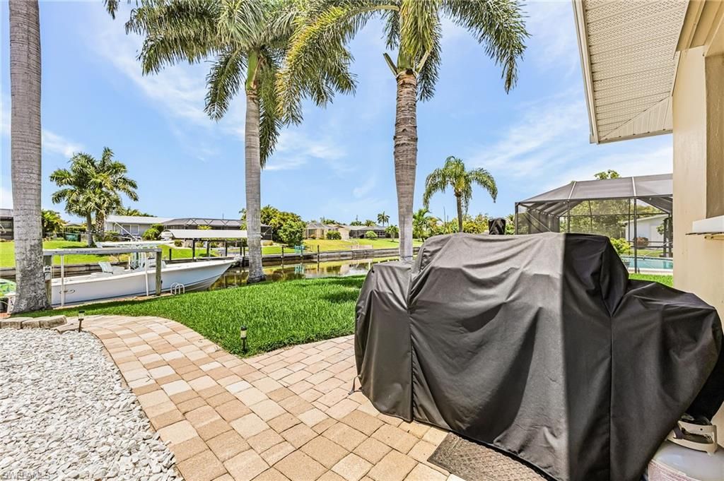 Image 25 of property listing at 3022 SE 17th PL, Cape Coral, FL 33904