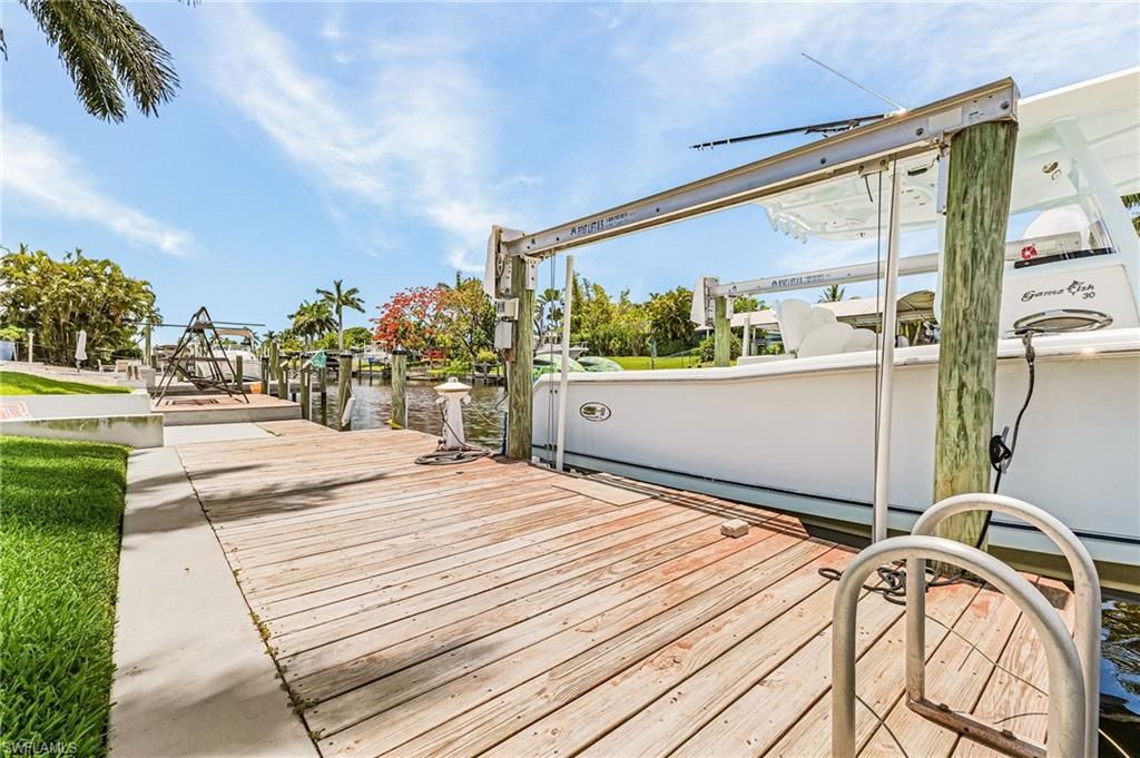 Image 27 of property listing at 3022 SE 17th PL, Cape Coral, FL 33904