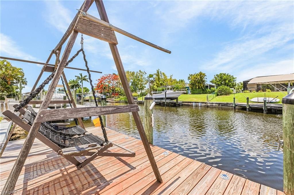 Image 28 of property listing at 3022 SE 17th PL, Cape Coral, FL 33904