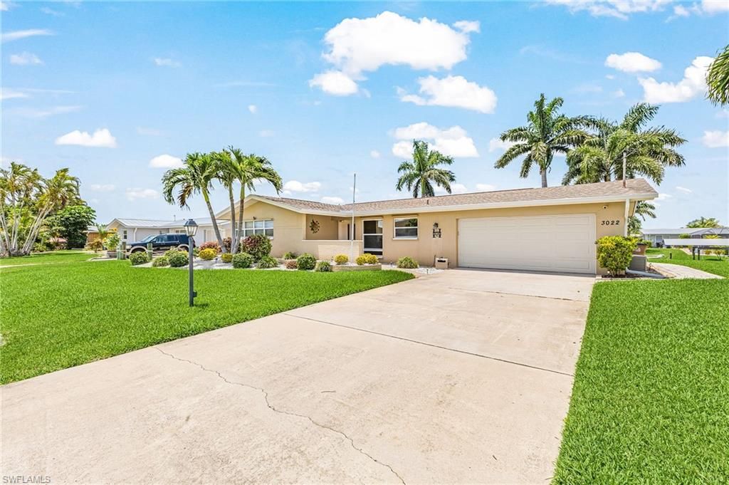 Image 4 of property listing at 3022 SE 17th PL, Cape Coral, FL 33904