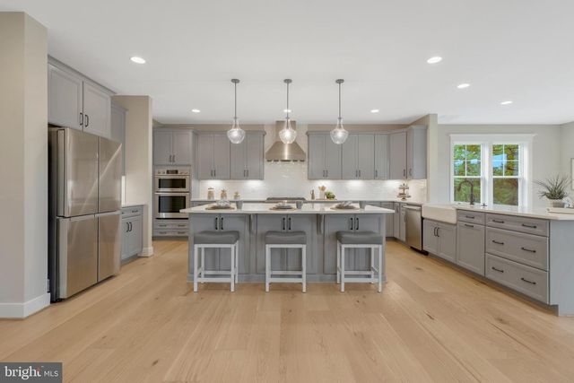 1584 LOUDOUN DR, Haymarket, VA 20169