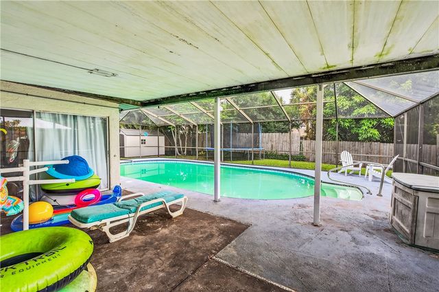 381 Pine Street, Sebastian, FL 32958