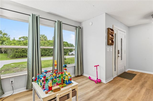 381 Pine Street, Sebastian, FL 32958