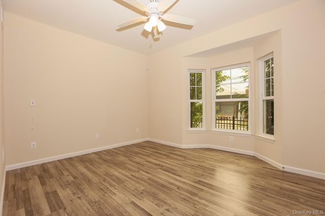 11 Grace Lane, Lindenhurst, NY 11757