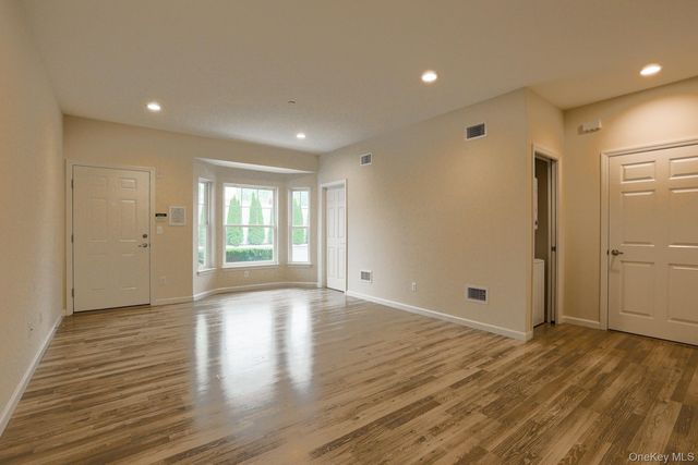 11 Grace Lane, Lindenhurst, NY 11757