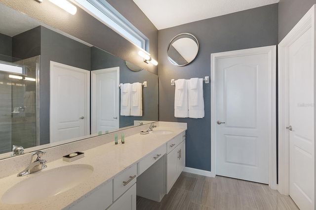 8013 OAK SHADOW COURT, Davenport, FL 33837