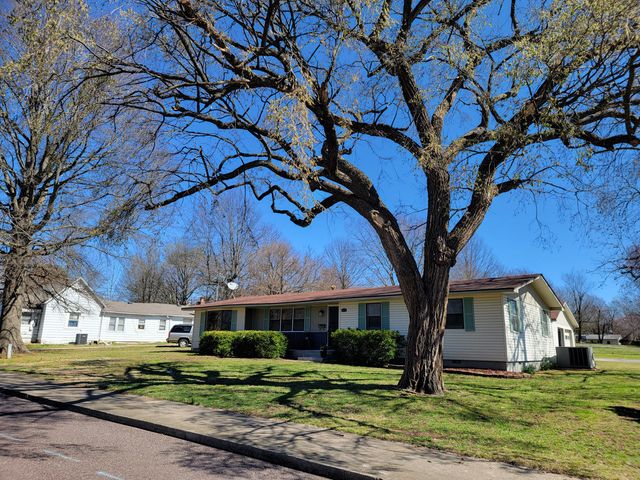 1413 4th Street, Monett, MO 65708