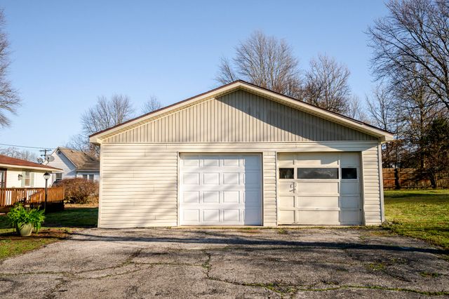 1413 4th Street, Monett, MO 65708