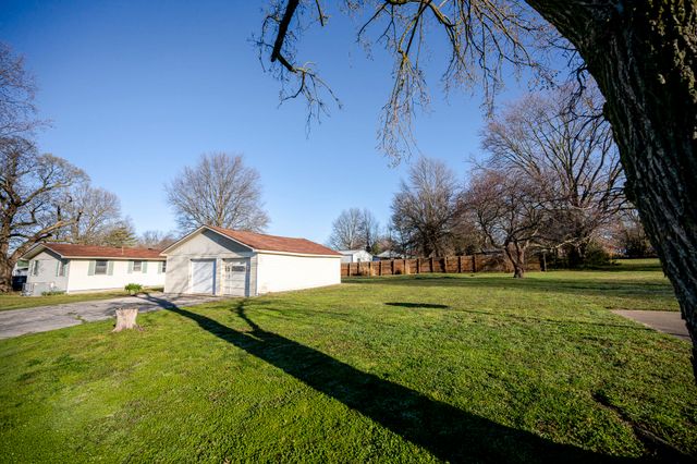 1413 4th Street, Monett, MO 65708