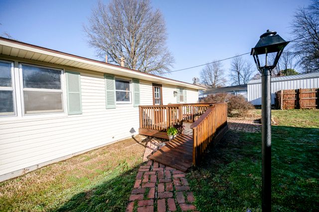 1413 4th Street, Monett, MO 65708