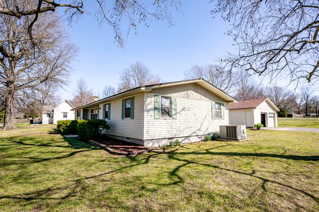 1413 4th Street, Monett, MO 65708