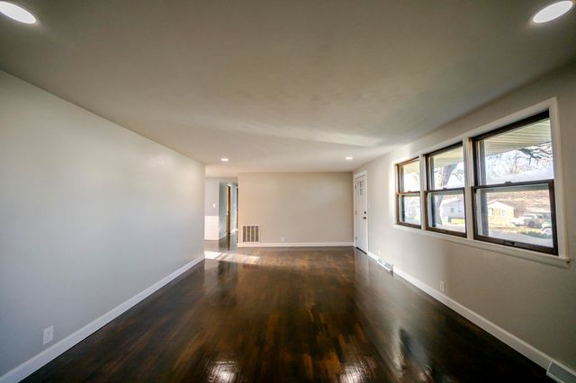 1413 4th Street, Monett, MO 65708