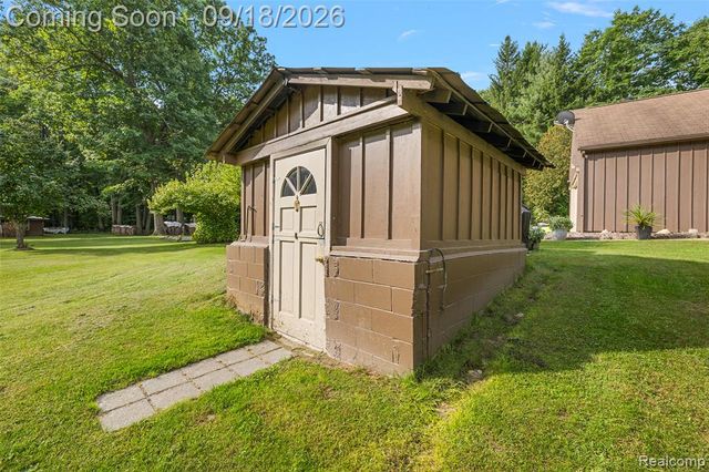 2201 E Gunn Road, Rochester, MI 48306