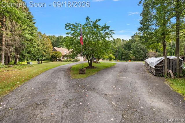 2201 E Gunn Road, Rochester, MI 48306