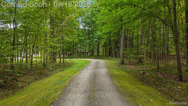 2201 E Gunn Road, Rochester, MI 48306