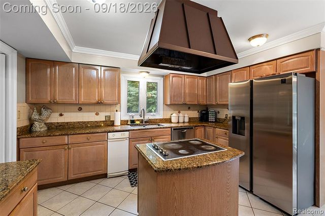 2201 E Gunn Road, Rochester, MI 48306
