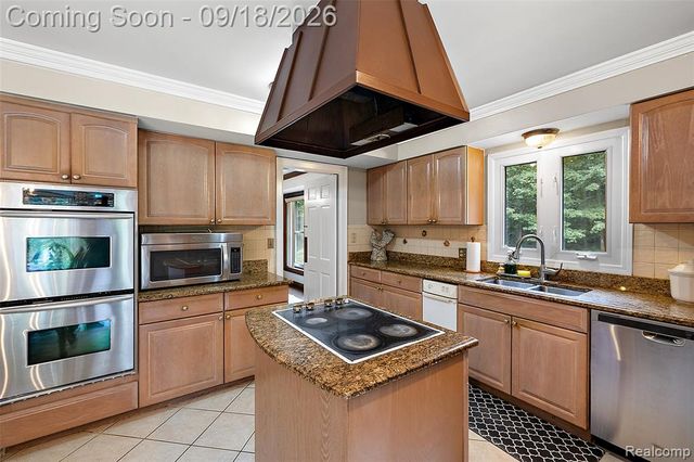 2201 E Gunn Road, Rochester, MI 48306