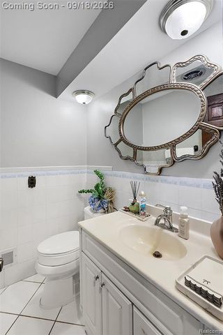 2201 E Gunn Road, Rochester, MI 48306