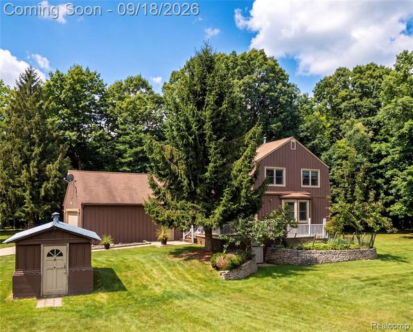 2201 E Gunn Road, Rochester, MI 48306