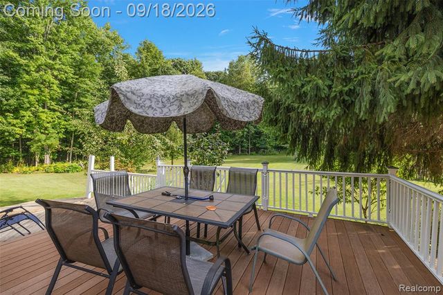 2201 E Gunn Road, Rochester, MI 48306