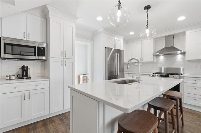 103 W 67th Terrace, Kansas City, MO 64113