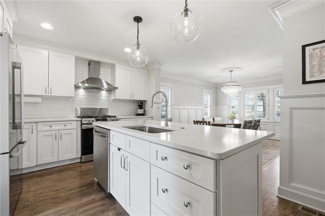 103 W 67th Terrace, Kansas City, MO 64113