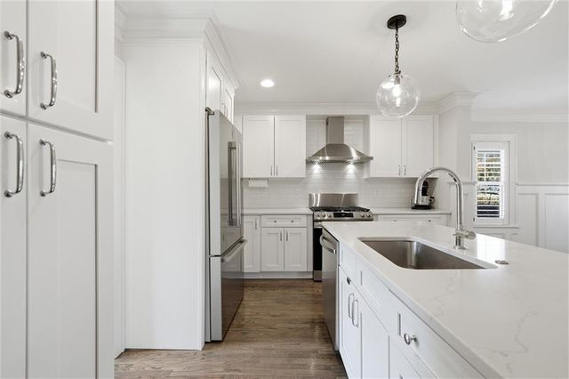 103 W 67th Terrace, Kansas City, MO 64113