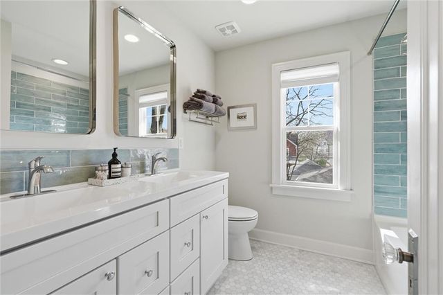 103 W 67th Terrace, Kansas City, MO 64113