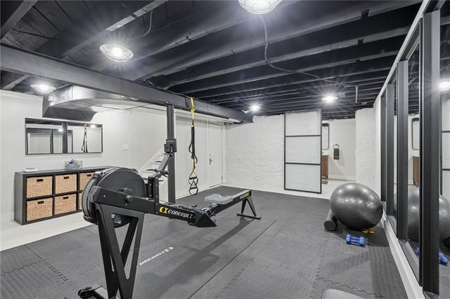 103 W 67th Terrace, Kansas City, MO 64113