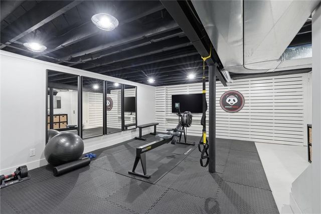 103 W 67th Terrace, Kansas City, MO 64113