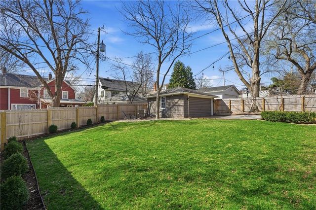 103 W 67th Terrace, Kansas City, MO 64113