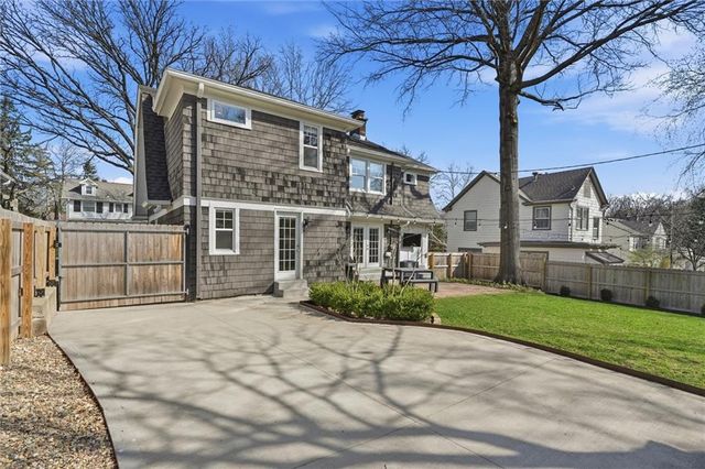 103 W 67th Terrace, Kansas City, MO 64113