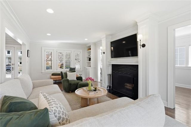 103 W 67th Terrace, Kansas City, MO 64113