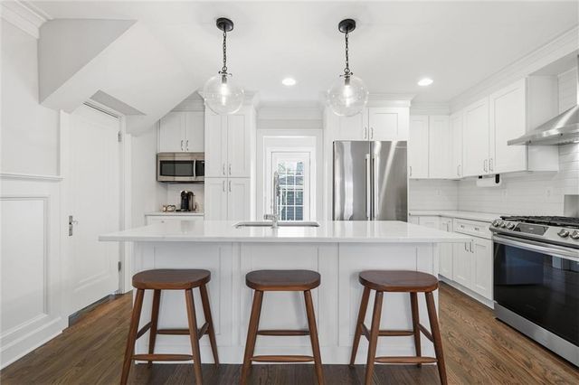 103 W 67th Terrace, Kansas City, MO 64113