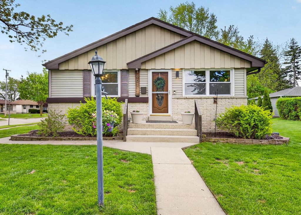1801 Kimberly AVENUE, Milwaukee, WI 53221