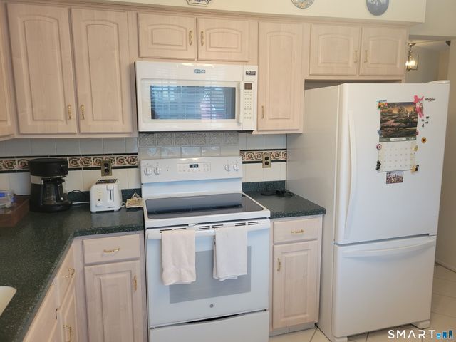 237 Strawberry Hill Avenue 23, Stamford, CT 06902