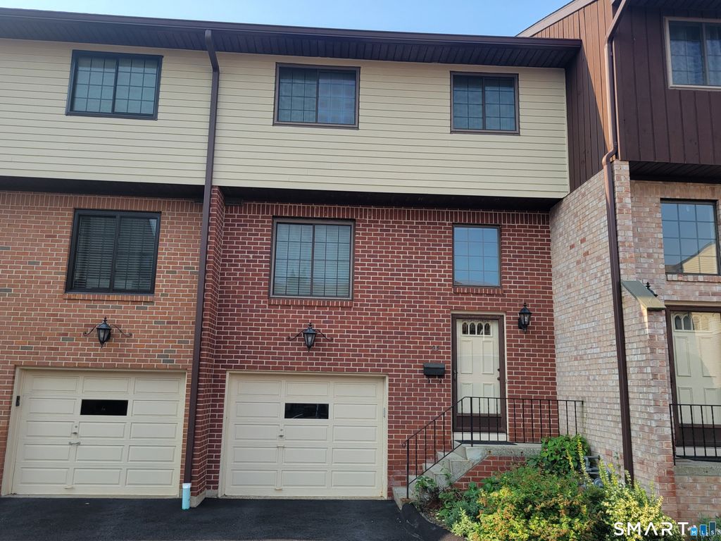 237 Strawberry Hill Avenue 23, Stamford, CT 06902
