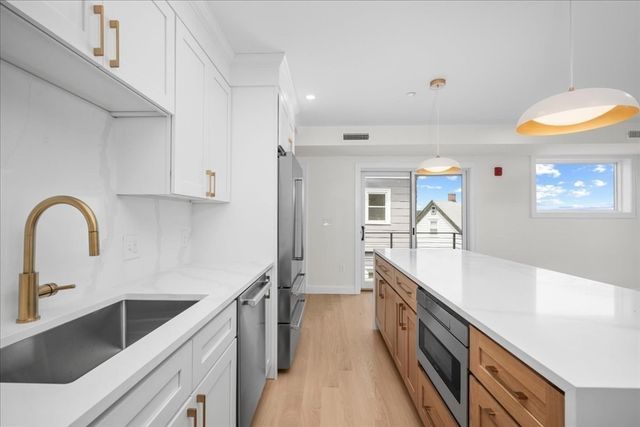 595 Broadway 302, Somerville, MA 02145