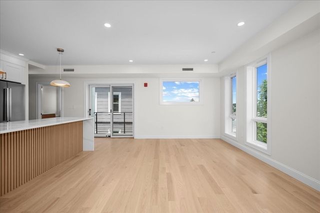 595 Broadway 302, Somerville, MA 02145